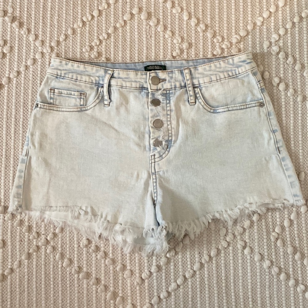 Light stone wash shorty shorts
